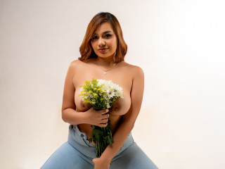 Alter: 26 / Jungfrau - Alter: 161 / normal - Geschlecht: weiblich - Ausrichtung: bisexuell - Haare: brünett / lang - Piercing: keins - bewebmaster-Alter: B - Hautfarbe: latina - Augen: braun - Rasur: teilrasiert